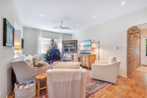 Casa en venta en Miami, Florida, 2 dormitorios, 98.38 m2 № 1993208 - foto 8