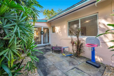 Casa en venta en Miami, Florida, 2 dormitorios, 98.38 m2 № 1993208 - foto 17