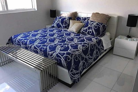 Apartamento en alquiler en Miami, Florida, 2 dormitorios, 111.76 m2 № 1948186 - foto 9