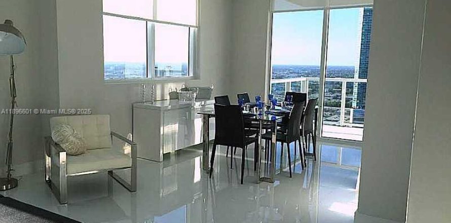 Apartamento en Miami, Florida 2 dormitorios, 111.76 m2 № 1948186