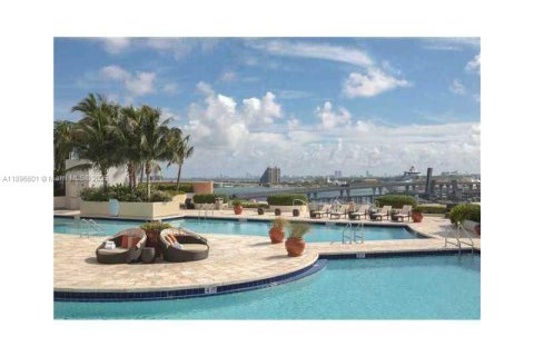 Apartamento en alquiler en Miami, Florida, 2 dormitorios, 111.76 m2 № 1948186 - foto 19