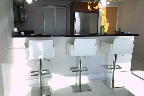 Apartamento en alquiler en Miami, Florida, 2 dormitorios, 111.76 m2 № 1948186 - foto 7
