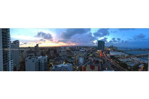 Apartamento en alquiler en Miami, Florida, 2 dormitorios, 111.76 m2 № 1948186 - foto 15
