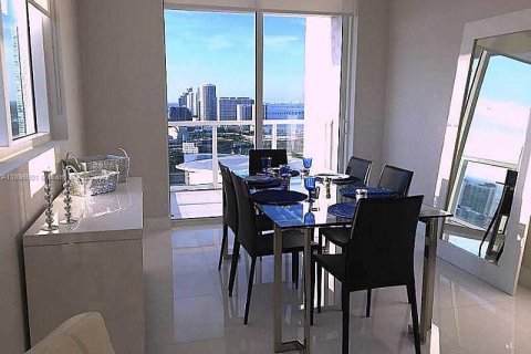 Apartamento en alquiler en Miami, Florida, 2 dormitorios, 111.76 m2 № 1948186 - foto 4