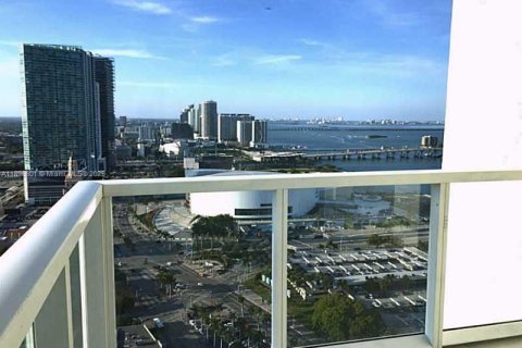 Apartamento en alquiler en Miami, Florida, 2 dormitorios, 111.76 m2 № 1948186 - foto 3