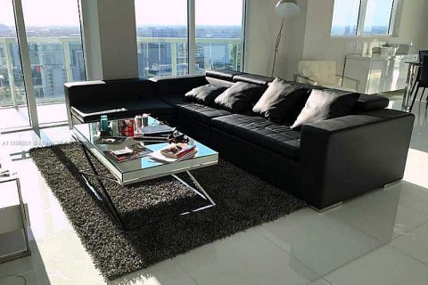 Apartamento en alquiler en Miami, Florida, 2 dormitorios, 111.76 m2 № 1948186 - foto 2