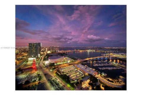 Apartamento en alquiler en Miami, Florida, 2 dormitorios, 111.76 m2 № 1948186 - foto 16