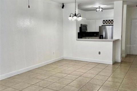 Condominio en alquiler en Orlando, Florida, 2 dormitorios, 94.2 m2 № 2109592 - foto 3