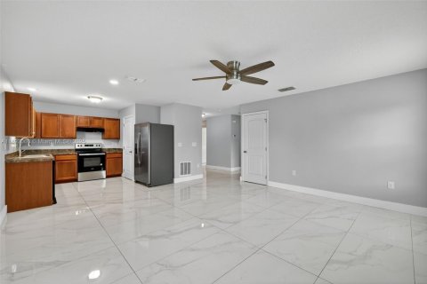 Villa ou maison à vendre à Port St. Lucie, Floride: 3 chambres, 114.83 m2 № 1946774 - photo 8