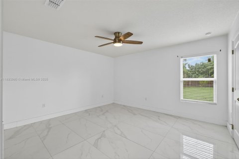 Villa ou maison à vendre à Port St. Lucie, Floride: 3 chambres, 114.83 m2 № 1946774 - photo 13