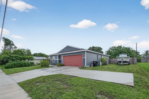 Villa ou maison à vendre à Port St. Lucie, Floride: 3 chambres, 114.83 m2 № 1946774 - photo 2