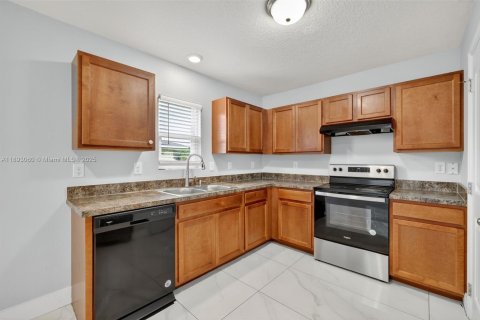 Villa ou maison à vendre à Port St. Lucie, Floride: 3 chambres, 114.83 m2 № 1946774 - photo 11