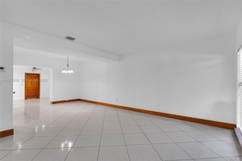 Купить виллу или дом в Майами, Флорида 3 спальни, 216.09м2, № 1997110 - фото 9