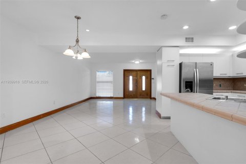 Купить виллу или дом в Майами, Флорида 3 спальни, 216.09м2, № 1997110 - фото 7