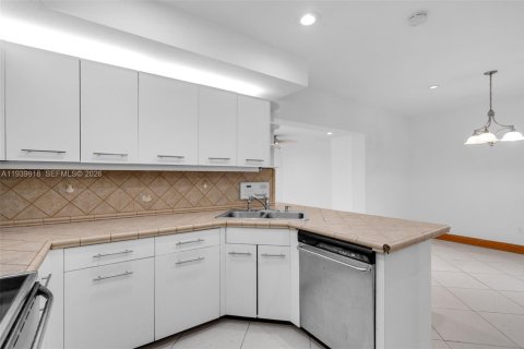 Купить виллу или дом в Майами, Флорида 3 спальни, 216.09м2, № 1997110 - фото 15