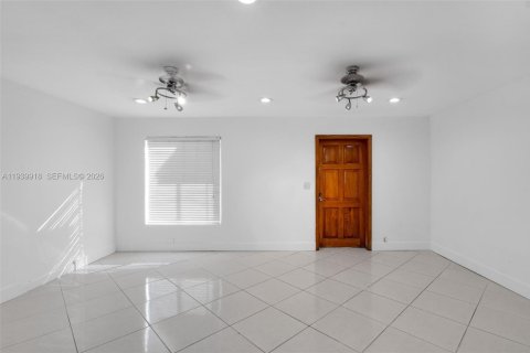 Купить виллу или дом в Майами, Флорида 3 спальни, 216.09м2, № 1997110 - фото 25