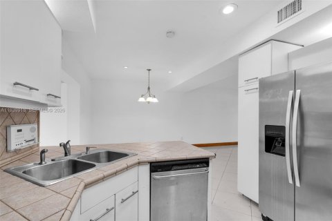 Купить виллу или дом в Майами, Флорида 3 спальни, 216.09м2, № 1997110 - фото 16