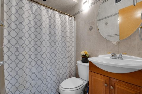 Купить виллу или дом в Майами, Флорида 3 спальни, 216.09м2, № 1997110 - фото 17