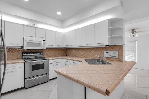 Купить виллу или дом в Майами, Флорида 3 спальни, 216.09м2, № 1997110 - фото 14