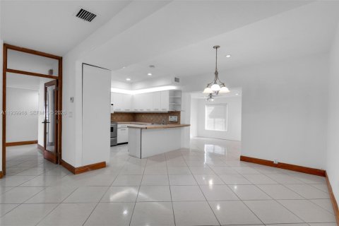 Купить виллу или дом в Майами, Флорида 3 спальни, 216.09м2, № 1997110 - фото 11