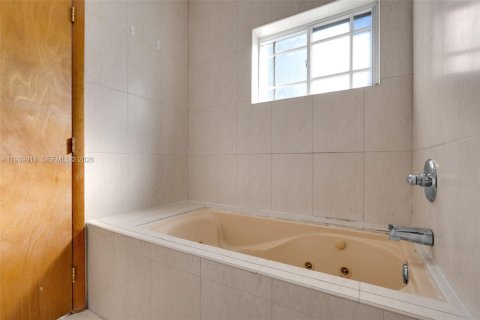 Купить виллу или дом в Майами, Флорида 3 спальни, 216.09м2, № 1997110 - фото 18