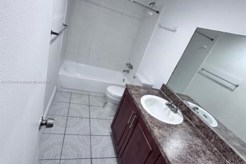 Condominio en venta en Lauderhill, Florida, 2 dormitorios, 81.57 m2 № 2015102 - foto 2