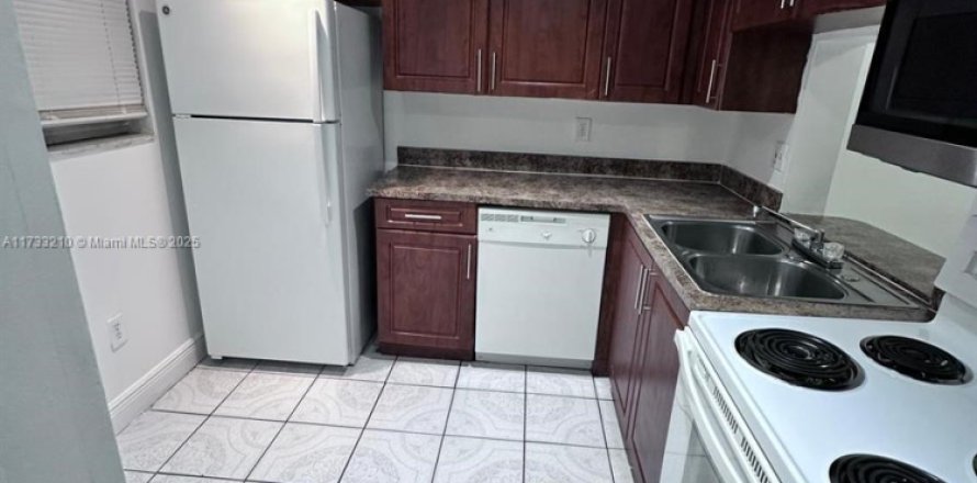Condominio en Lauderhill, Florida, 2 dormitorios  № 2015102