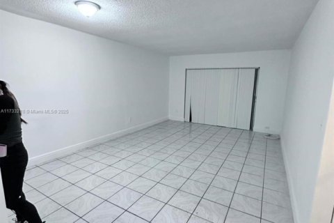 Condominio en venta en Lauderhill, Florida, 2 dormitorios, 81.57 m2 № 2015102 - foto 3