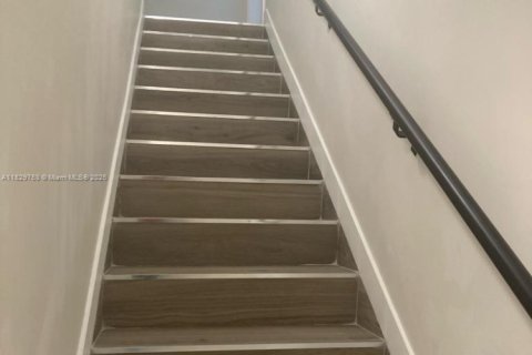 Townhouse in Homestead, Florida 3 bedrooms, 129.88 sq.m. № 2012615 - photo 6