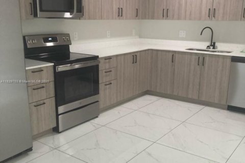 Townhouse in Homestead, Florida 3 bedrooms, 129.88 sq.m. № 2012615 - photo 2