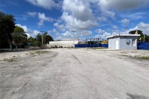 Купить коммерческую недвижимость в Майами, Флорида № 2060497 - фото 2