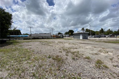 Купить коммерческую недвижимость в Майами, Флорида № 2060497 - фото 13