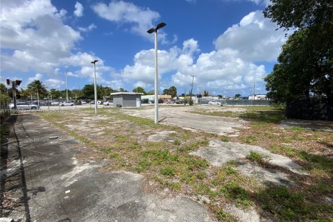 Купить коммерческую недвижимость в Майами, Флорида № 2060497 - фото 16