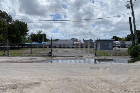 Купить коммерческую недвижимость в Майами, Флорида № 2060497 - фото 11