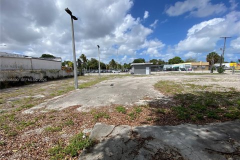 Купить коммерческую недвижимость в Майами, Флорида № 2060497 - фото 15