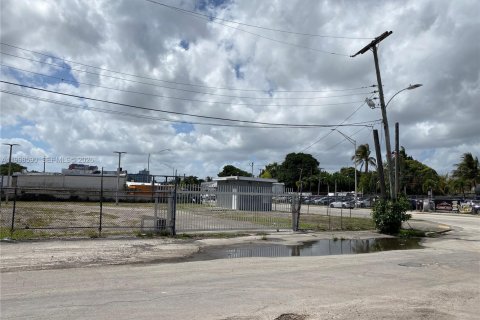 Купить коммерческую недвижимость в Майами, Флорида № 2060497 - фото 9