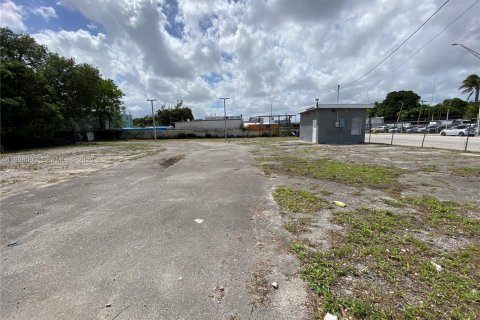 Купить коммерческую недвижимость в Майами, Флорида № 2060497 - фото 12