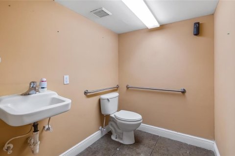 Propiedad comercial en alquiler en Tavares, Florida, 111.48 m2 № 1688136 - foto 22