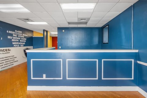 Propiedad comercial en alquiler en Tavares, Florida, 111.48 m2 № 1688136 - foto 4