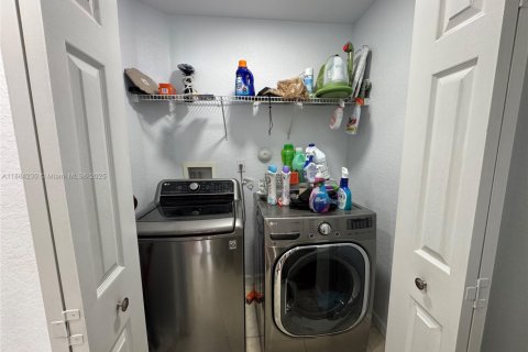 Villa ou maison à vendre à Cutler Bay, Floride: 3 chambres, 163.51 m2 № 1938637 - photo 20