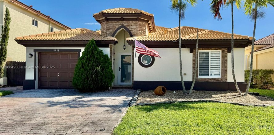 Villa ou maison à Cutler Bay, Floride 3 chambres, 163.51 m2 № 1938637