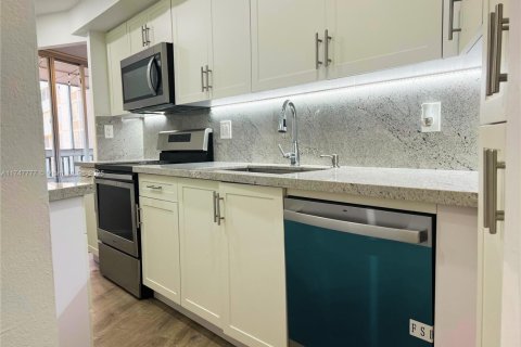 Condominio en venta en Lauderhill, Florida, 2 dormitorios, 103.12 m2 № 1729501 - foto 3