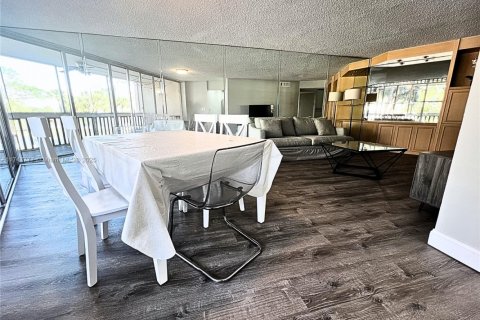 Condominio en venta en Lauderhill, Florida, 2 dormitorios, 103.12 m2 № 1729501 - foto 11