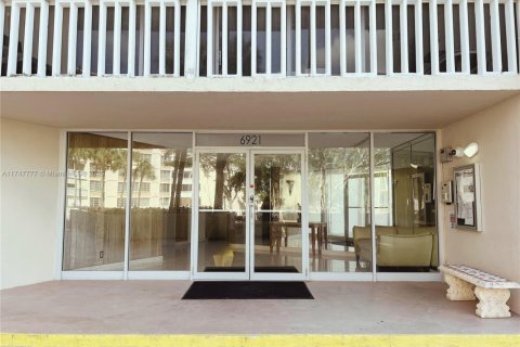 Condominio en venta en Lauderhill, Florida, 2 dormitorios, 103.12 m2 № 1729501 - foto 29
