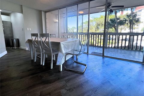 Condominio en venta en Lauderhill, Florida, 2 dormitorios, 103.12 m2 № 1729501 - foto 10
