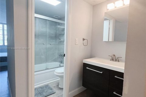 Condominio en venta en Lauderhill, Florida, 2 dormitorios, 103.12 m2 № 1729501 - foto 6