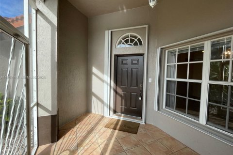 Снять в аренду виллу или дом в Хомстед, Флорида 3 спальни, 148.64м2, № 2017837 - фото 4