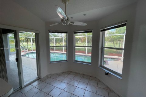 Снять в аренду виллу или дом в Хомстед, Флорида 3 спальни, 148.64м2, № 2017837 - фото 9