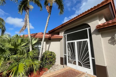 Снять в аренду виллу или дом в Хомстед, Флорида 3 спальни, 148.64м2, № 2017837 - фото 3