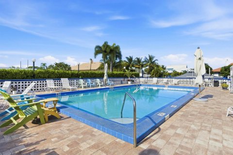 Condo in North Palm Beach, Florida, 2 bedrooms № 2246192 - photo 21